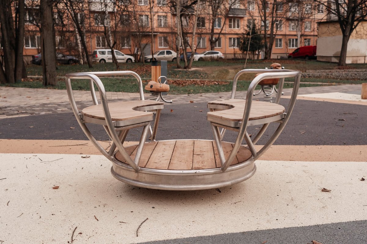 Детская площадка «Кондратьевский парк», Санкт-Петербург — проект ТАЙГА